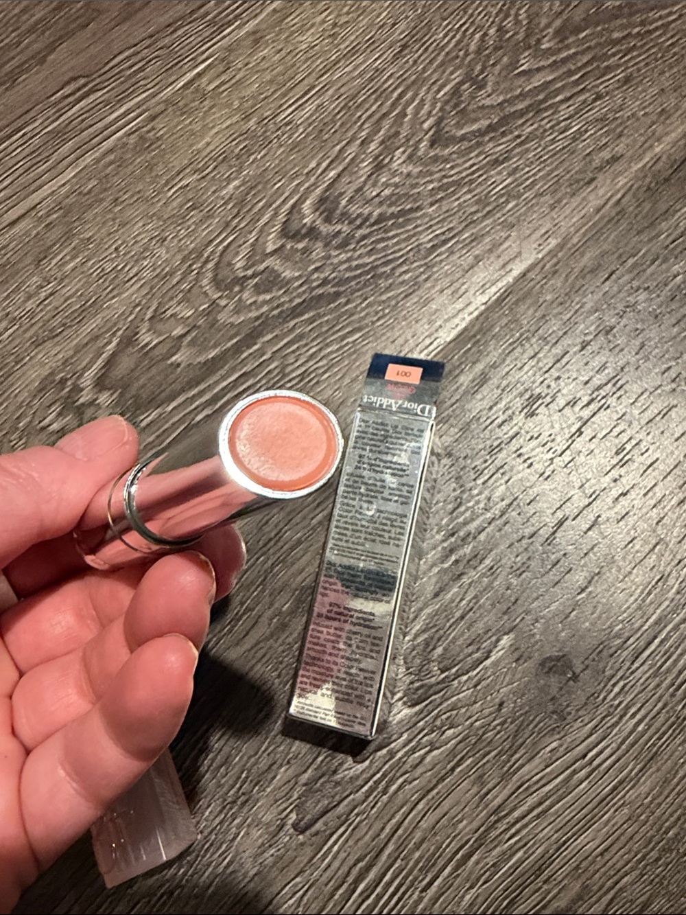 Dior Hydrating Lip Balm Stick — Soft Pink Glow 001 - Picture 6 of 9